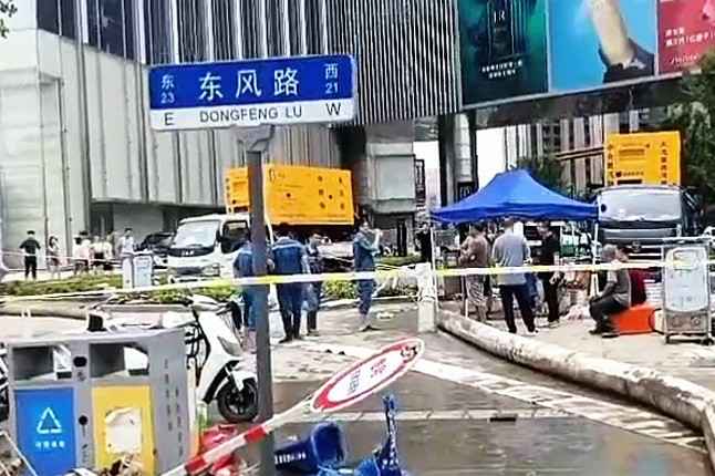 米兰官方网页版-米兰MiLan(中国)排涝突击队在排涝现场